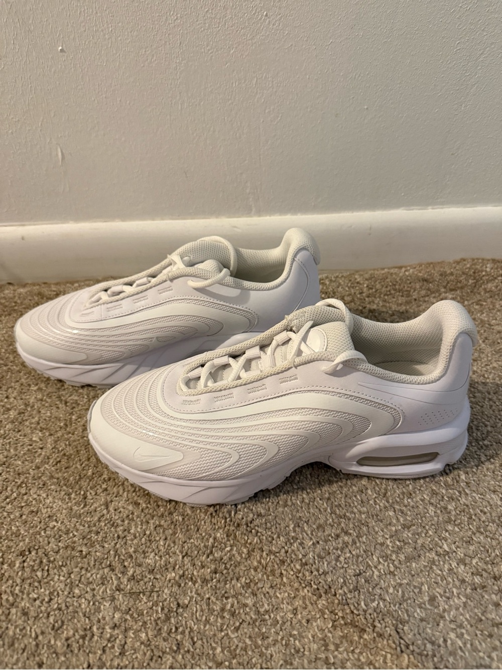 Women’s White Athletic Sneakers - Classic Casual Lace-Up